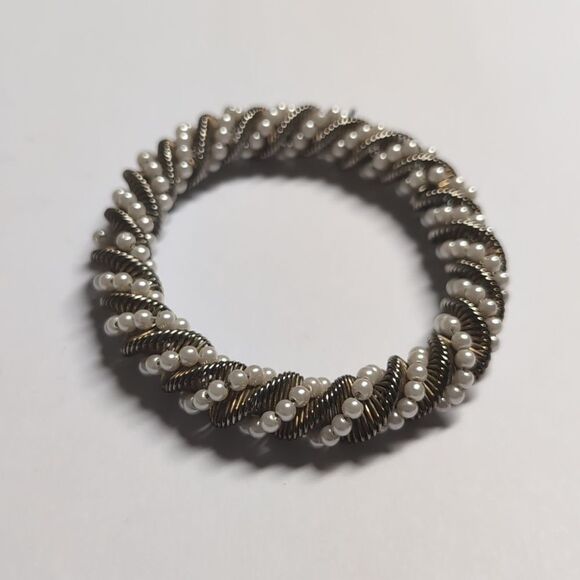 219 Vintage Gold and Pearl Beaded Bangle Bracelet‎ - Picture 4 of 5